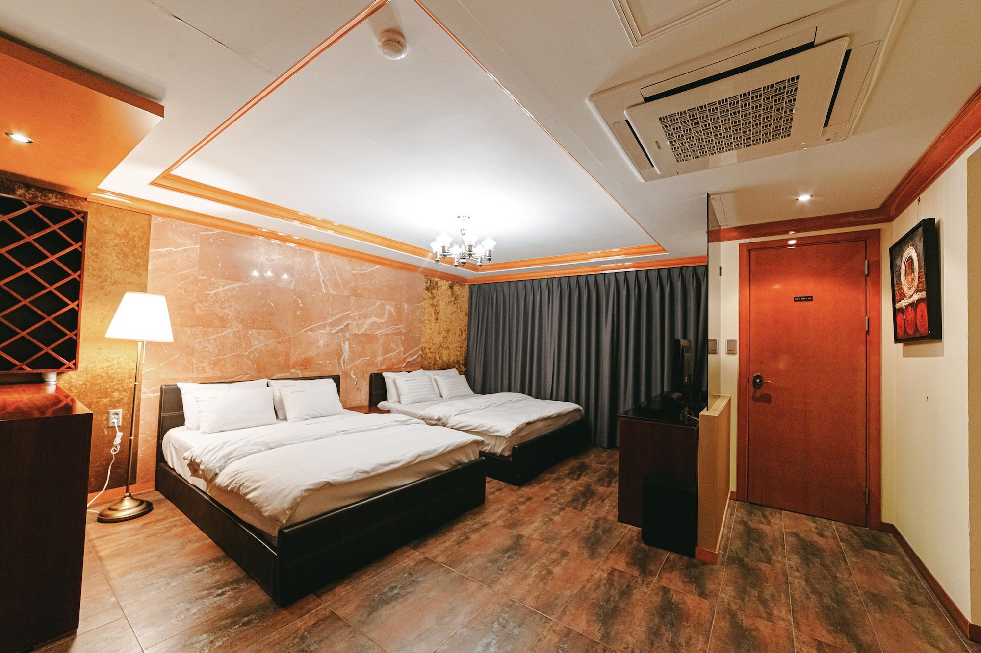 Gallery Tourist Hotel Tongyeong Eksteriør bilde