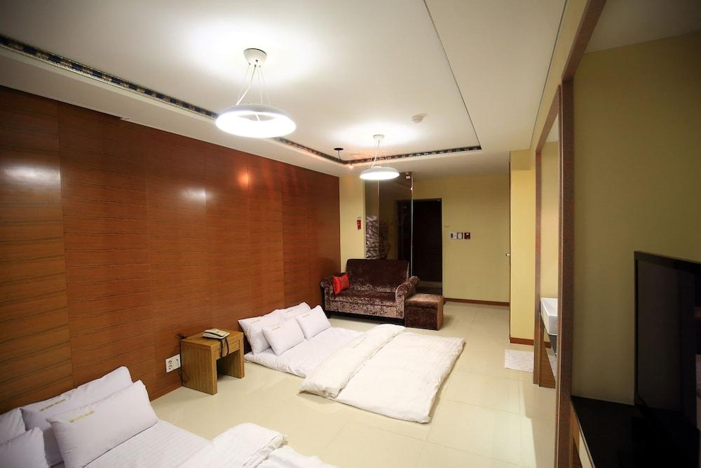 Gallery Tourist Hotel Tongyeong Eksteriør bilde