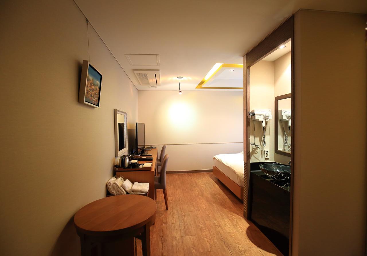Gallery Tourist Hotel Tongyeong Eksteriør bilde