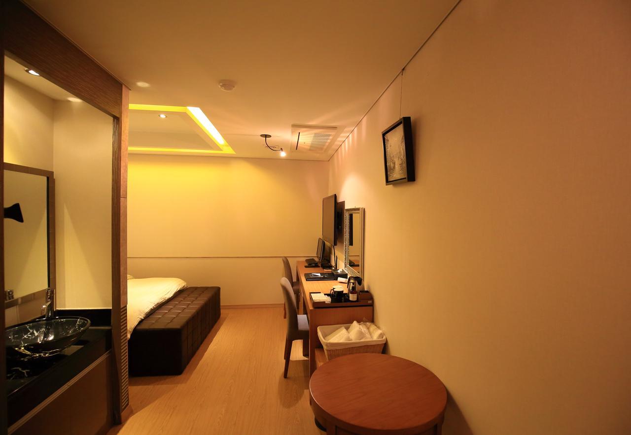 Gallery Tourist Hotel Tongyeong Eksteriør bilde